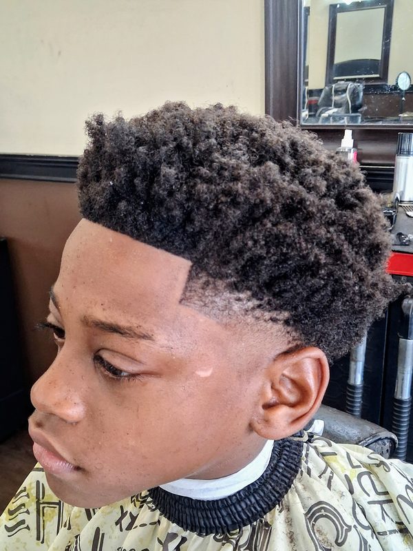 Sponge-curl top with a blended taper and razor-sharp shape-up.